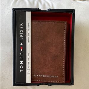 Tommy Hilfiger Brown Leather Card Holder
